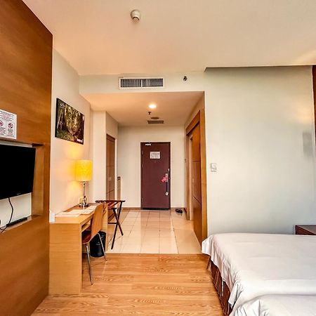 Courtyard Hotel 1Borneo Kota Kinabalu Exterior photo