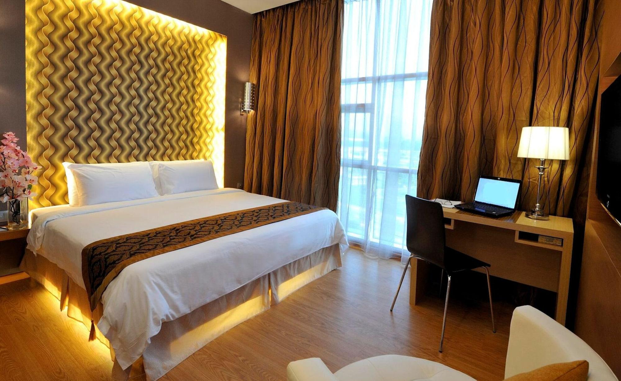 Courtyard Hotel 1Borneo Kota Kinabalu Exterior photo