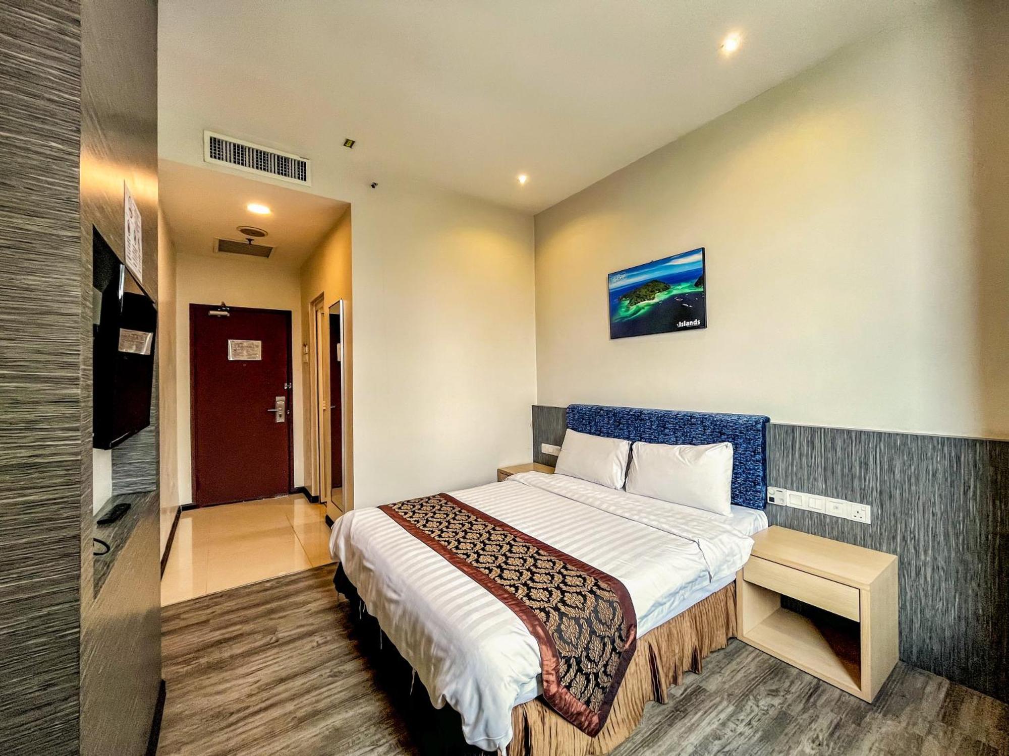 Courtyard Hotel 1Borneo Kota Kinabalu Exterior photo