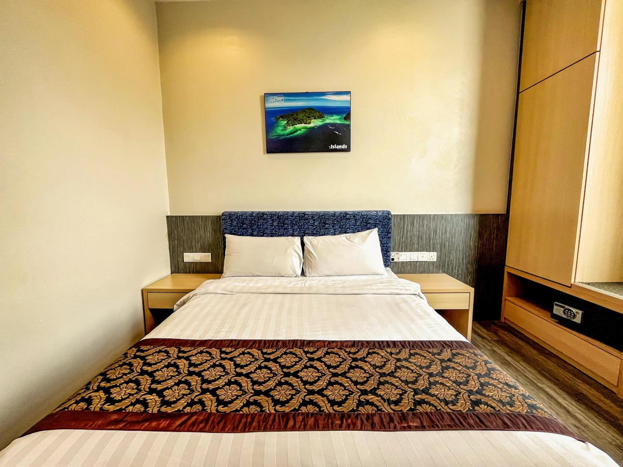 Courtyard Hotel 1Borneo Kota Kinabalu Exterior photo
