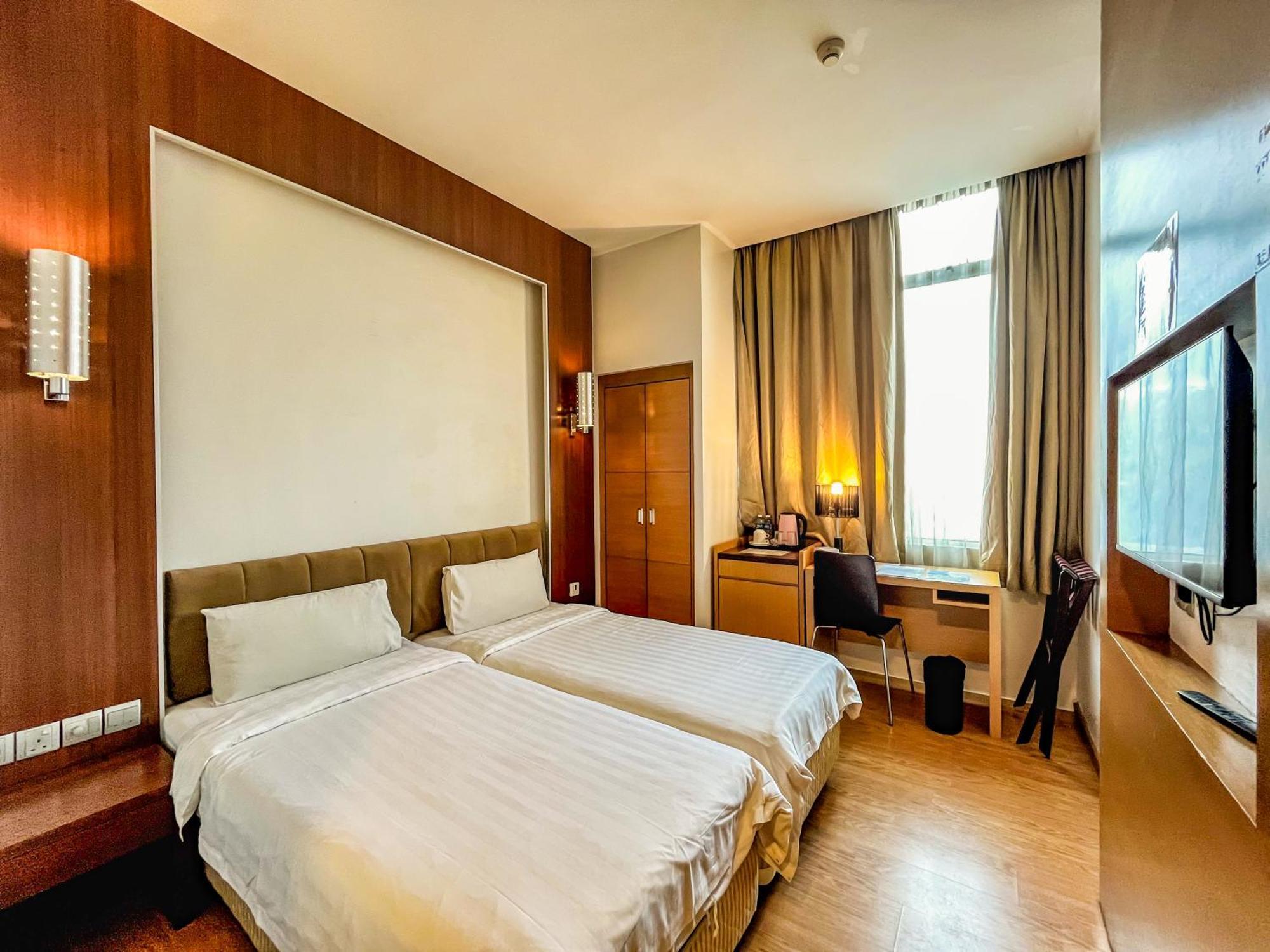 Courtyard Hotel 1Borneo Kota Kinabalu Exterior photo