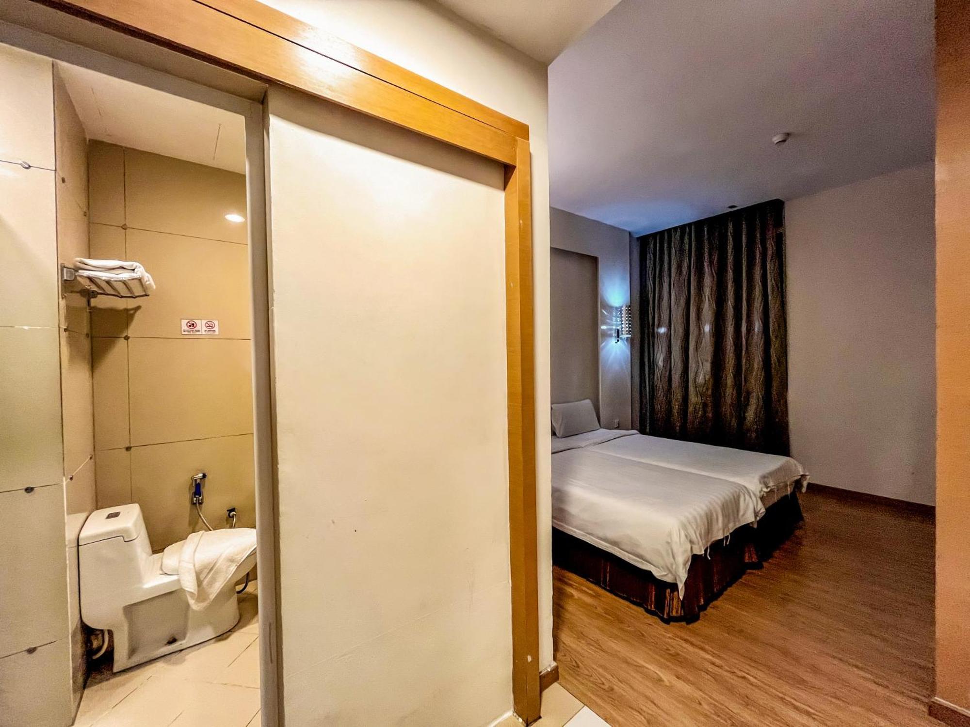 Courtyard Hotel 1Borneo Kota Kinabalu Exterior photo